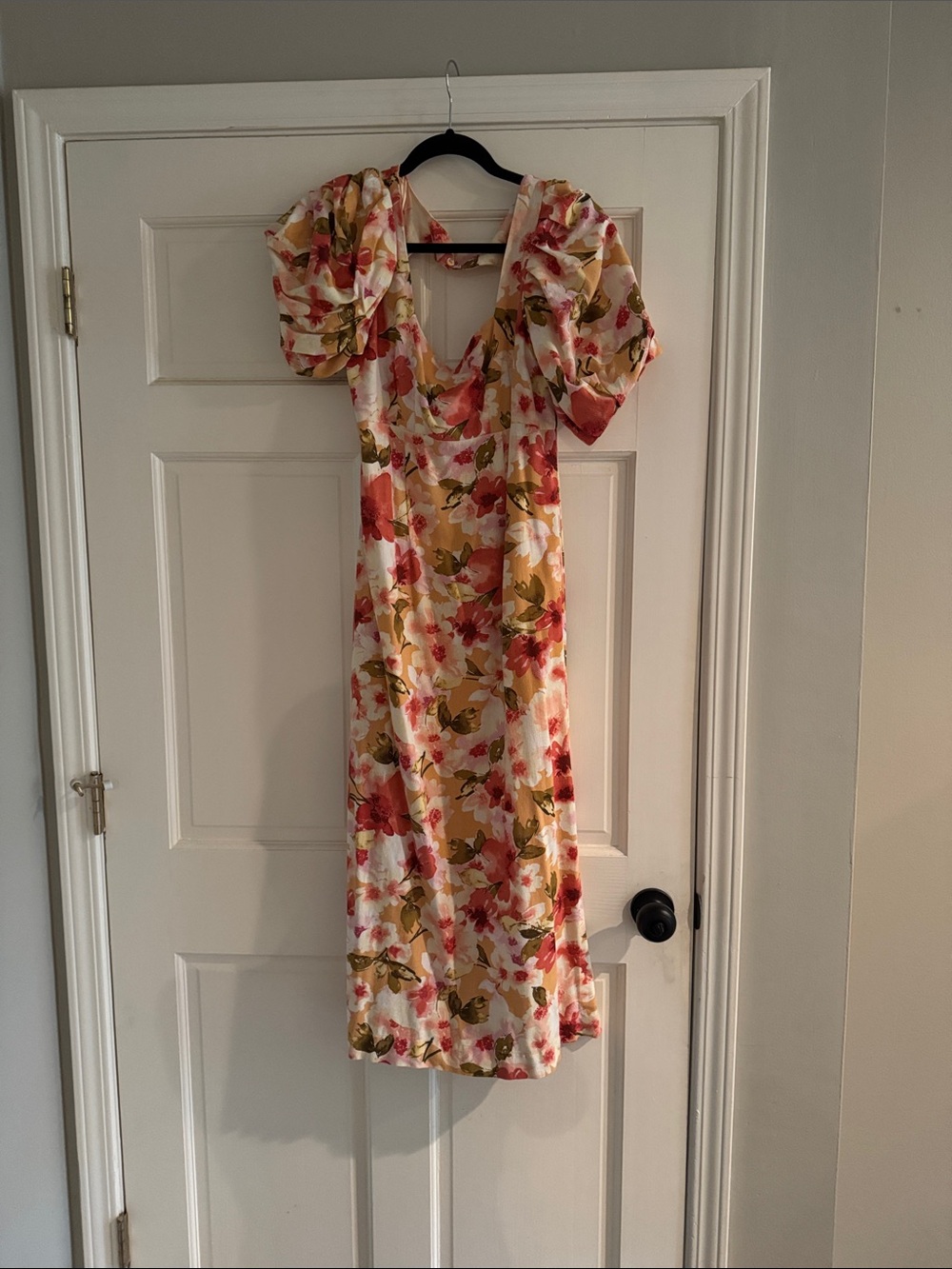 Moon River Floral Puff-Sleeve Midi Dress in Cream and Coral